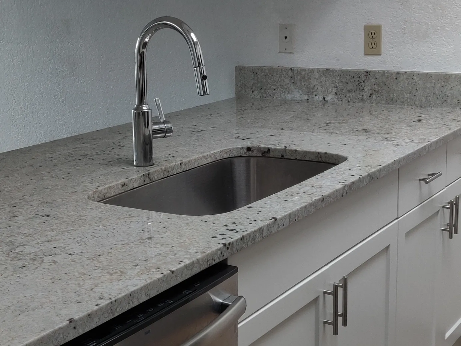 2 bed, 600 sqft, $2,200 — Photo 3