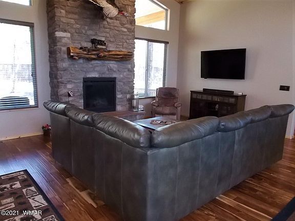 3rd image of 900 Big Bear Cir
