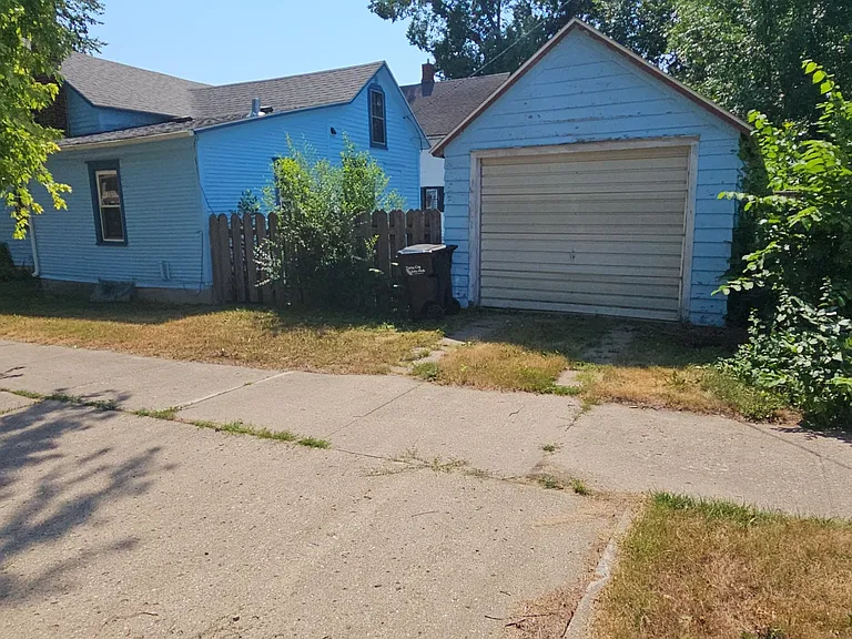 255 4th Ave NE — Photo 20