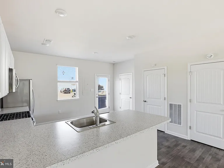 521 Ridgely Blvd — Photo 7