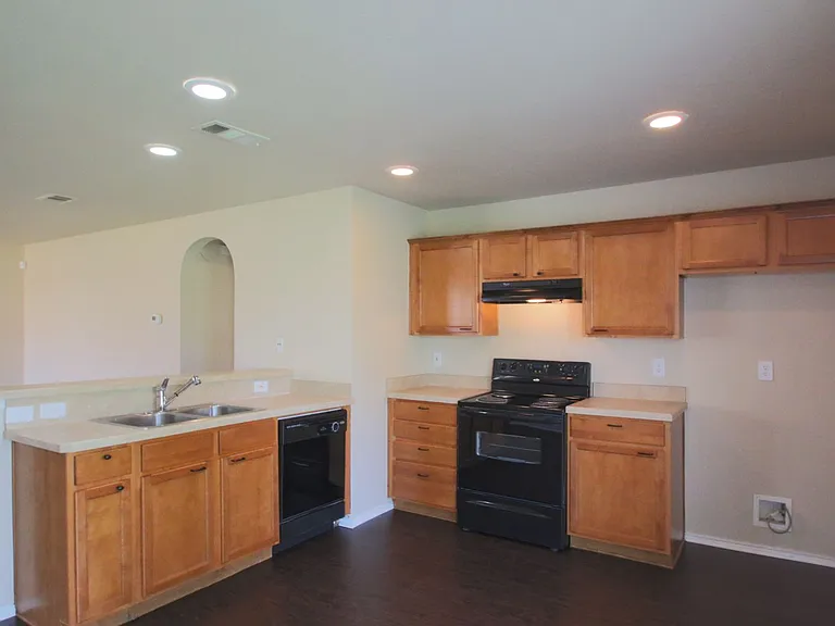 557 Winbridge Ln — Photo 7