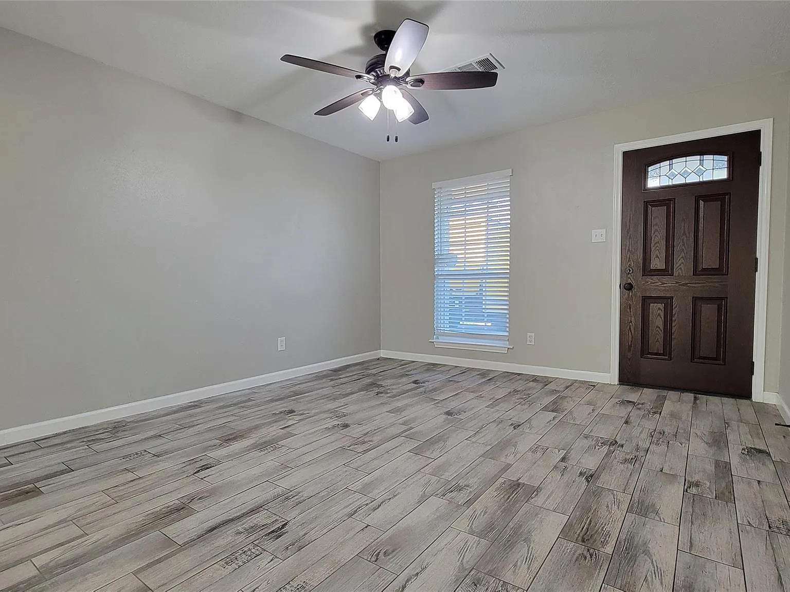 3 bed, 1.5 bath, 1278 sqft, $1,700 — Photo 2