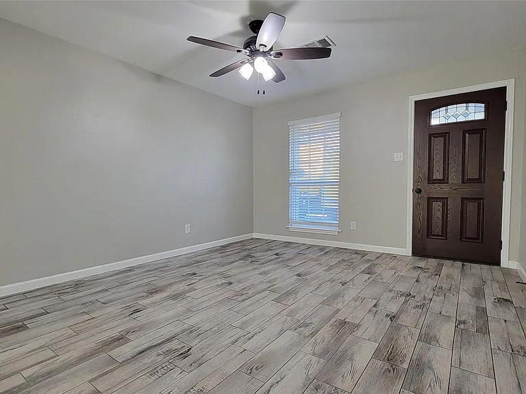 3819 Heatherbrook Dr — Photo 2