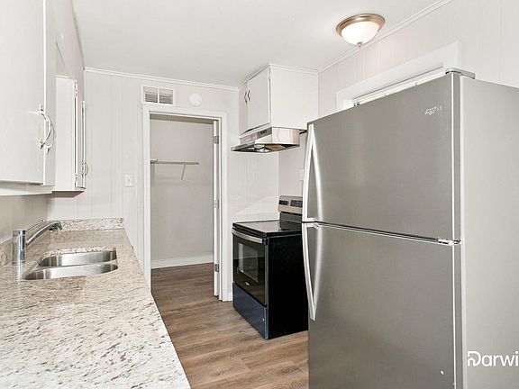3rd image of 3160 Boxdale St