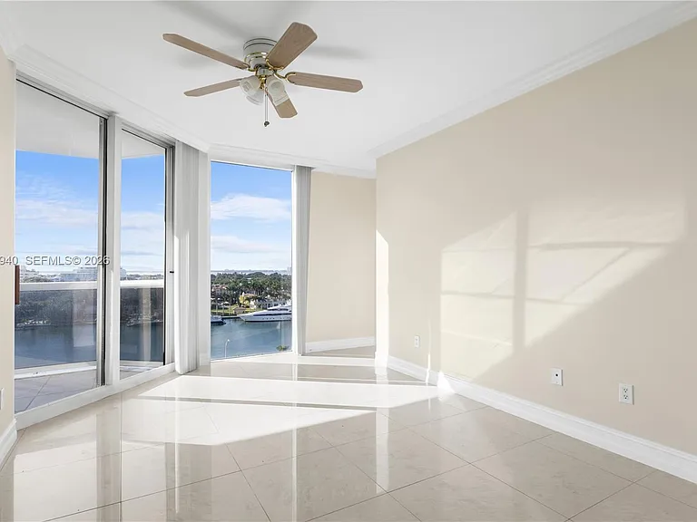 4775 Collins Ave #1006 — Photo 11