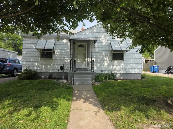 531 12th St, Wood River, IL 62095