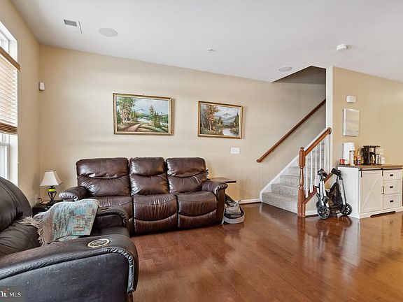 5th image of 43837 Centergate Dr
