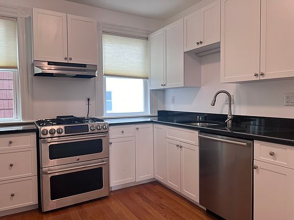 3rd image of 112 Franklin St #2