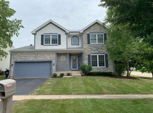 2 Hayward Ct, Lake In The Hills, IL 60156