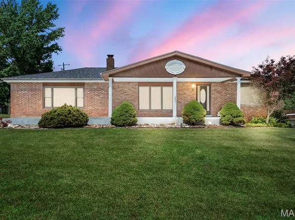 75 Country Life Dr, O'Fallon, MO 63366