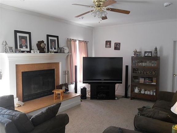 4th image of 9 Hilltop Hollow Dr