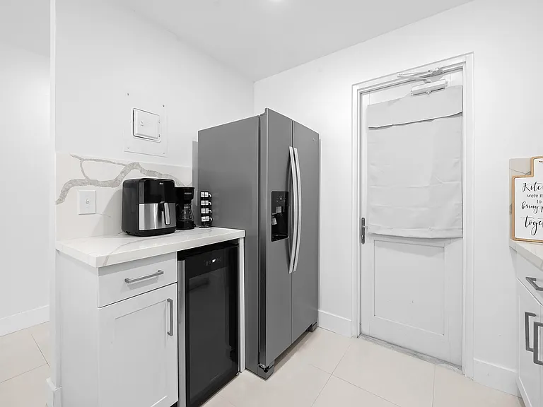 2200 NE 33rd Ave #2D — Photo 5