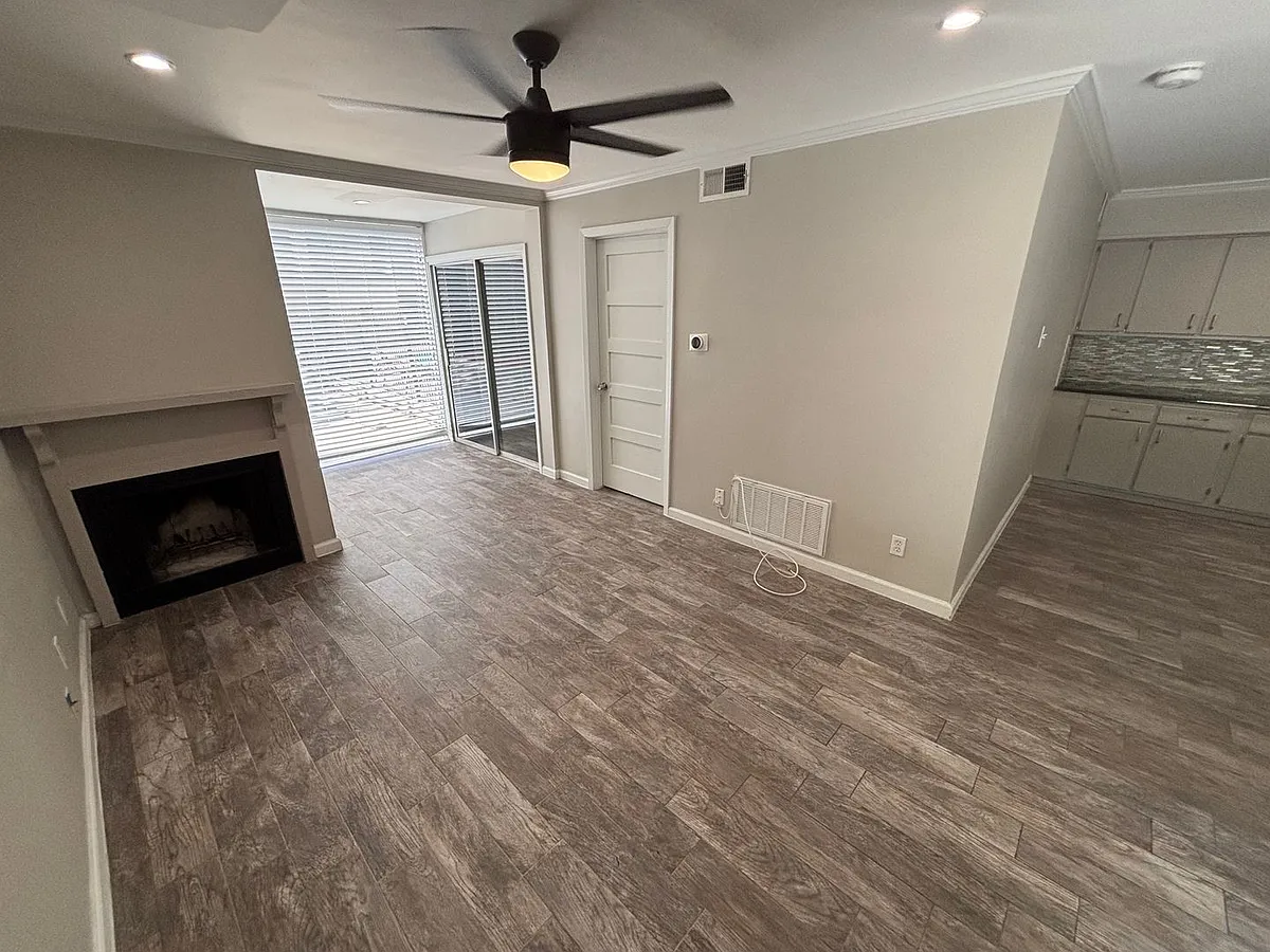 Building Photo - 4044 Buena Vista St #111
