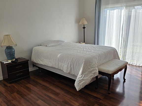 3rd image of 1095 Leake Cir