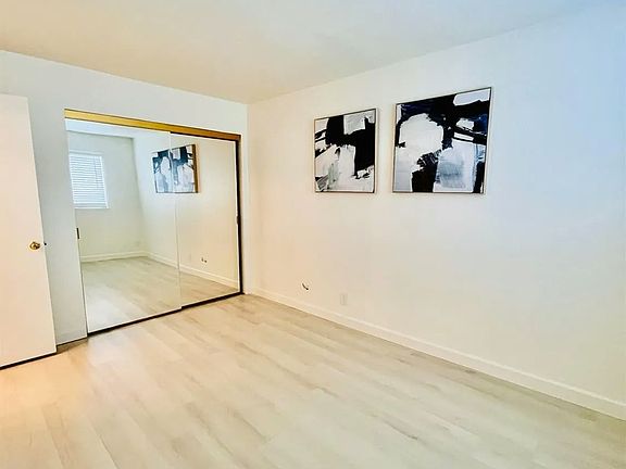 2nd image of 125 Sea Crest Cir