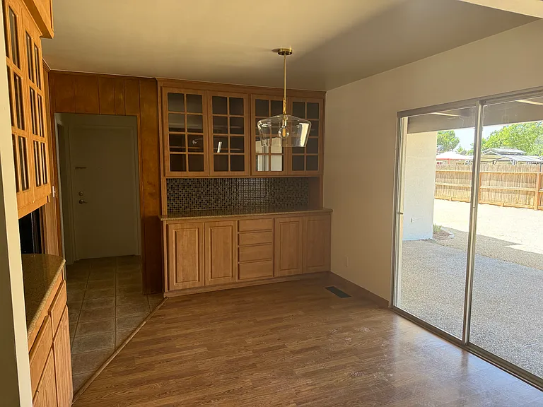 602 N B St — Photo 9