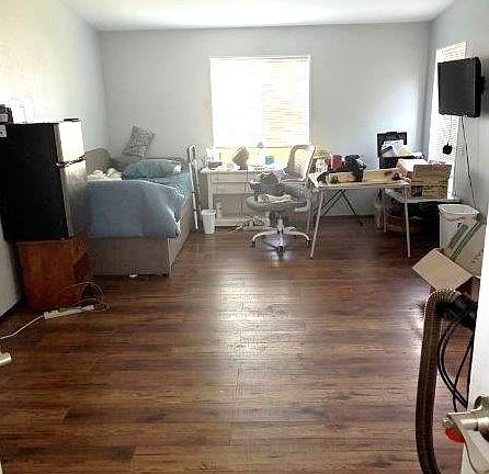 5th image of 910 Cowl St Unit 15