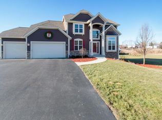 N7757 Cresthill Dr, East Troy, WI 53120