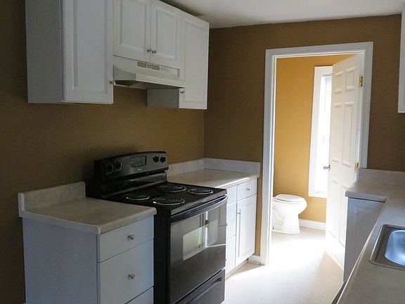 5th image of 1654 W Washington St