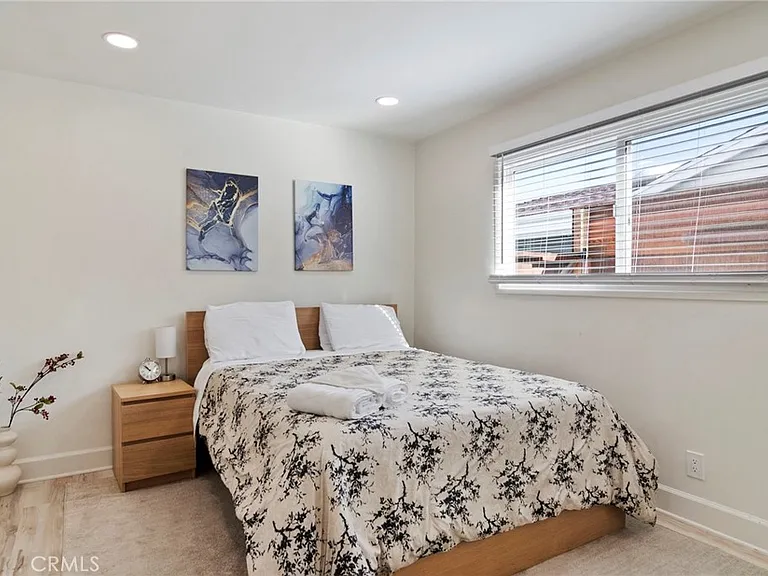 24136 Kittridge St — Photo 16