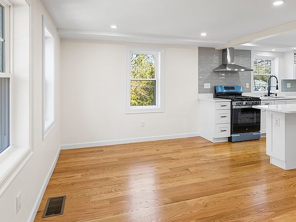4th image of 232 Lake Dr