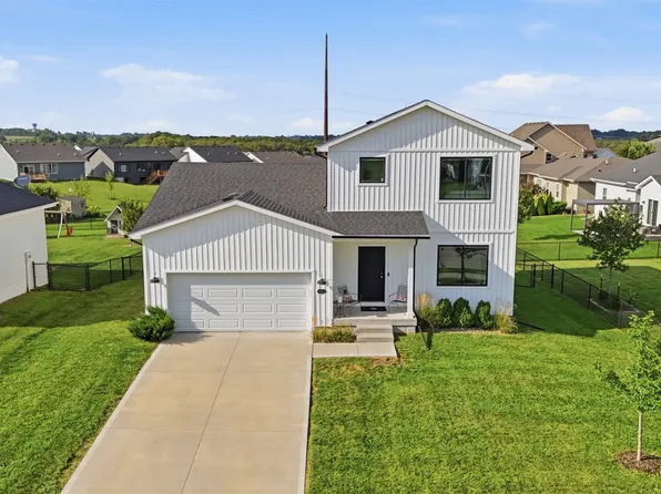 16507 Walnut Meadows Dr, Urbandale, IA 50323