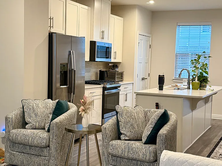 Paige Cir — Photo 2