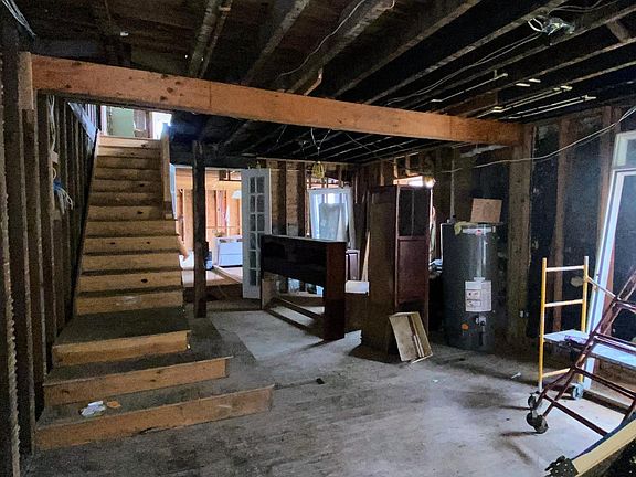 3rd image of 117 N 2nd Ave
