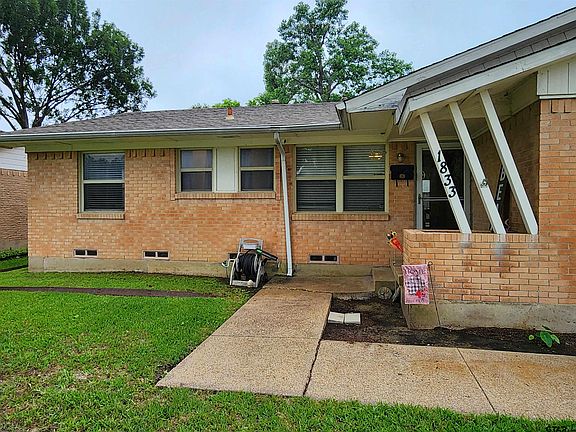 3rd image of 1833 S Parkway Blvd