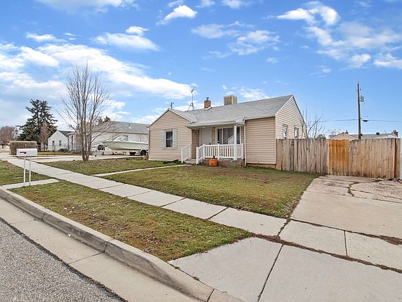 3rd image of 3925 S Evelyn Rd E