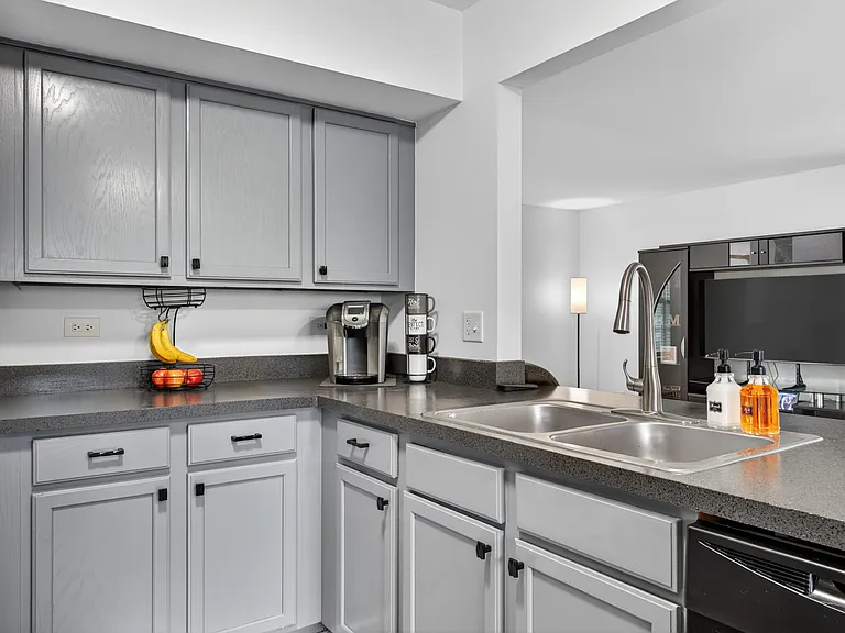 939 Four Seasons Blvd — Photo 12