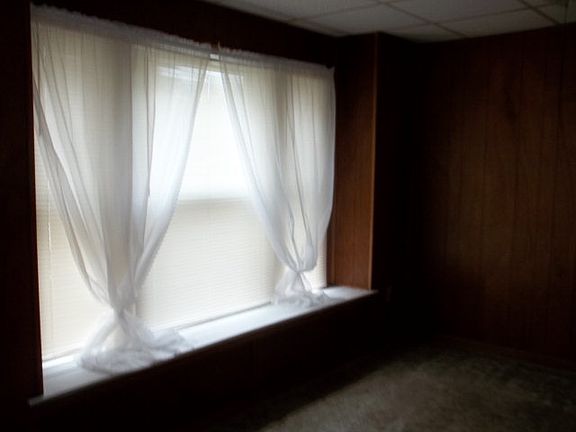 4th image of 221 Hane Ave