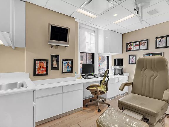 5th image of 885 Park Ave Office 1C