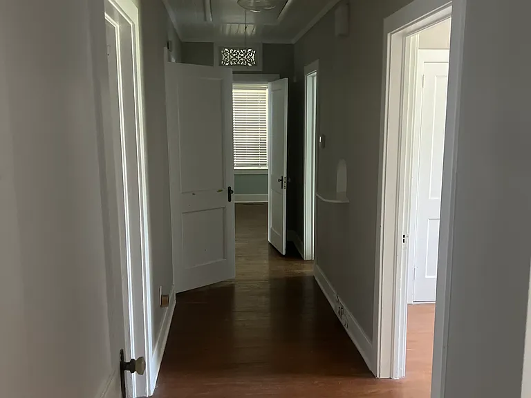 310 N East St — Photo 14