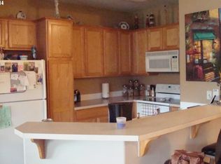 7182 SW Oliver Ter UNIT E, Beaverton, OR 97078