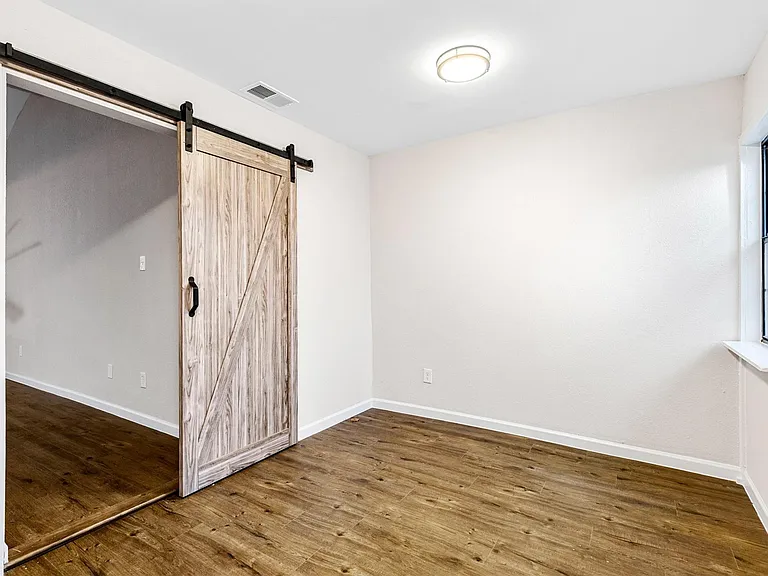 924 Simon Dr — Photo 21