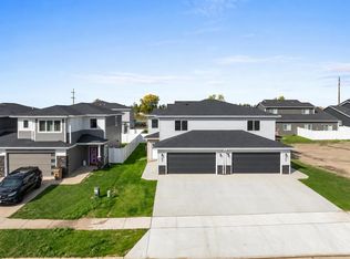 2413 Landmark Dr, Minot, ND 58703