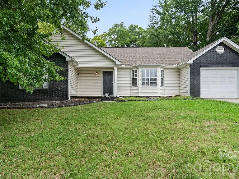 3320 Whitebridge Ln — Photo 1