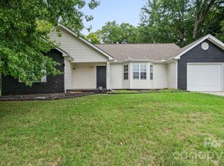 3320 Whitebridge Ln, Charlotte, NC 28262