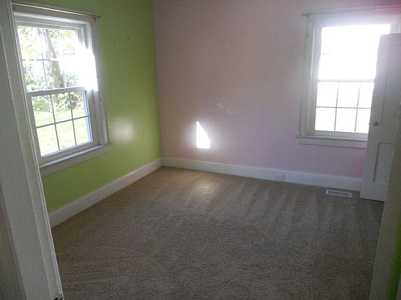 5th image of 313 Acme St