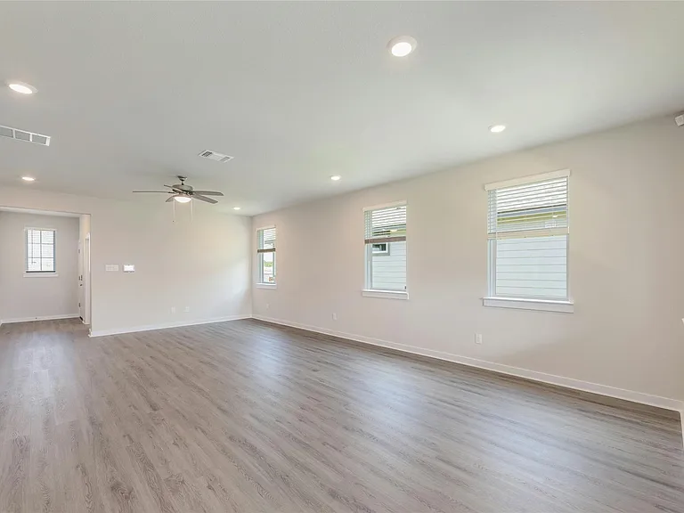 512 Clearlake Dr — Photo 8