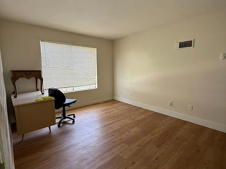 1820 Terry Ln — Photo 3