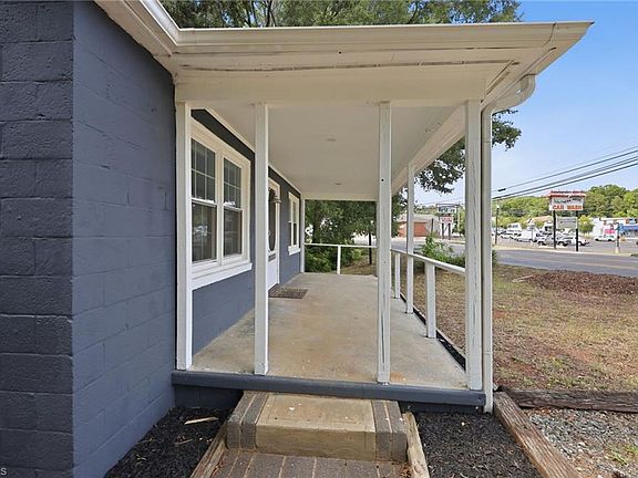 4th image of 615 N Churton St