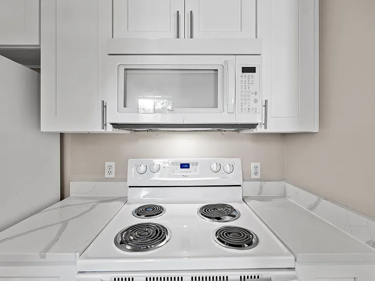 712 Graham Pl #203 — Photo 9