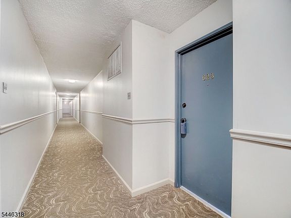 5th image of 10 N Wood Ave #623