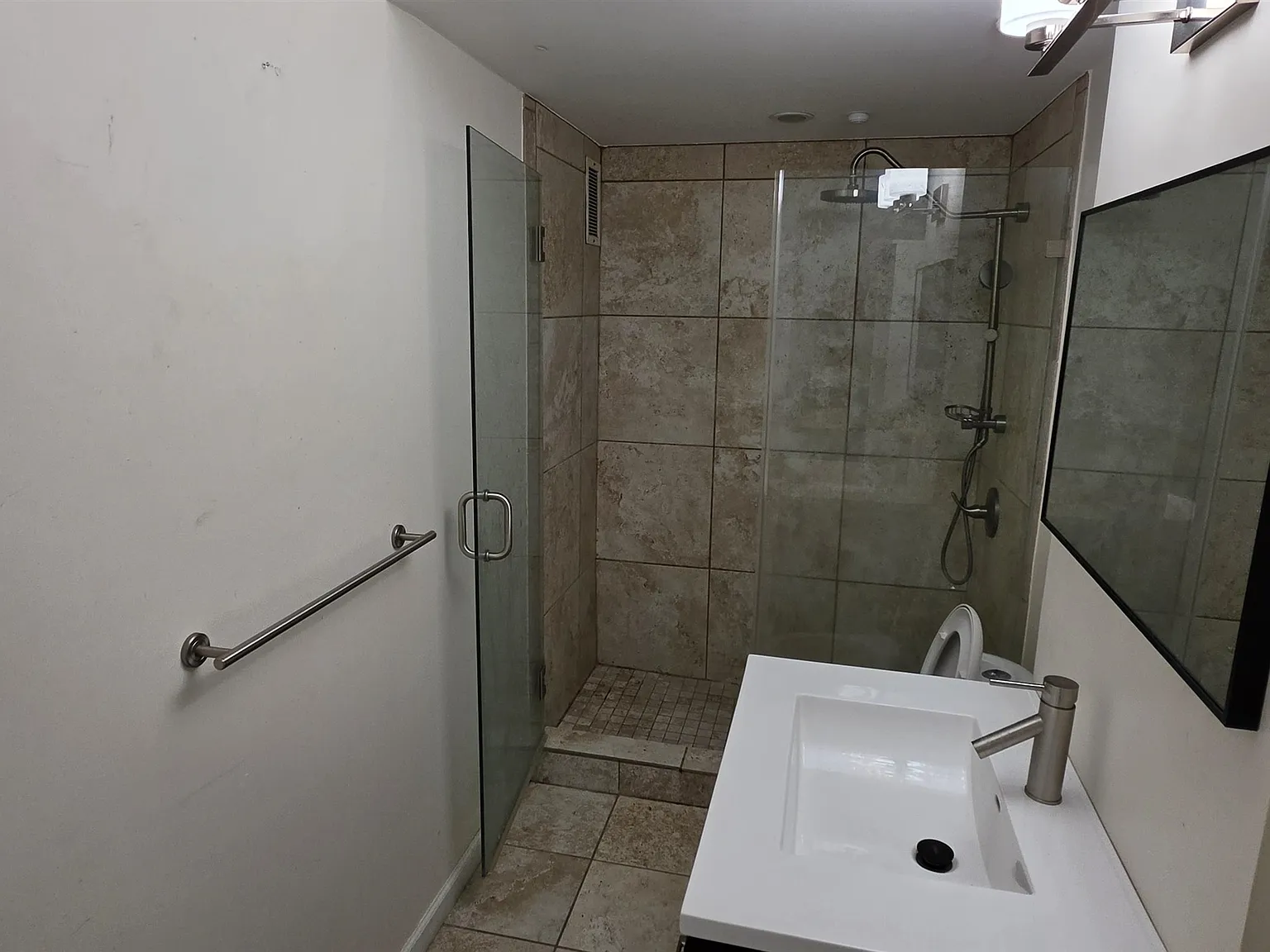 1 bed, 1.0 bath, 553 sqft, $1,100 — Photo 4