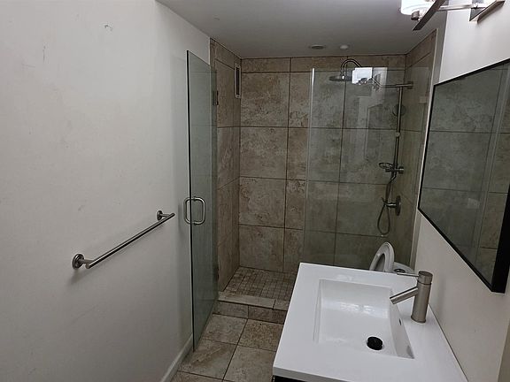 4th image of 1271 Poplar Ave APT 508