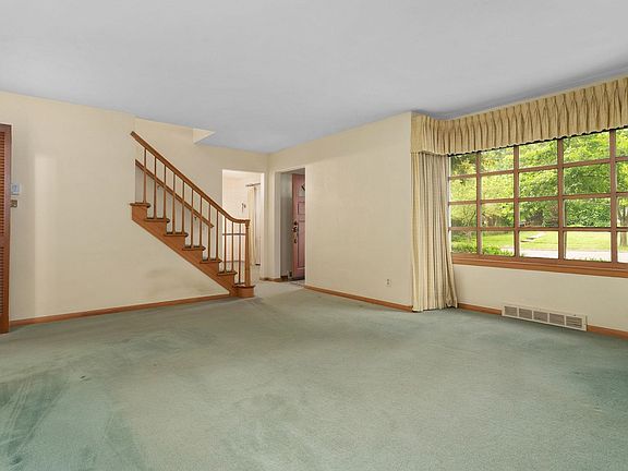 4th image of 653 Orchard Dr