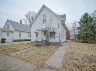 118 N Locust St, Genoa, IL 60135