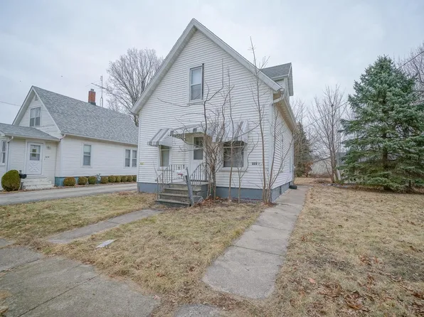 118 N Locust St, Genoa, IL 60135